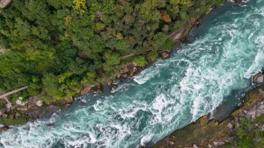 Niagara Şelalesi nehir ve vadisinin havadan görünüşü, Kanada ve ABD sınırı.
