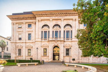 Pisa 'daki Palazzo della Sapienza' nın dış görünüşü, tarihi mimarisini gözler önüne seriyor..