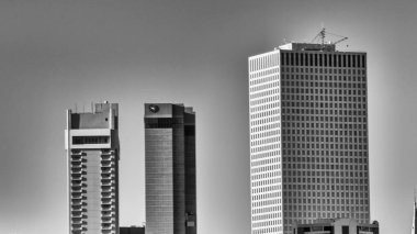 New Orleans şehrinin tarihi ve modern binaları şehir ortamında ele geçirildi.