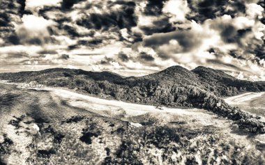 Seychelle Adaları 'nın havadan görünüşü. Gün batımında La Digue Panoraması.