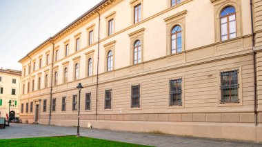 Pisa 'daki Palazzo della Sapienza' nın dış görünüşü, tarihi mimarisini gözler önüne seriyor..