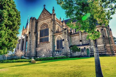 Güneşli bir günde Aziz Mary Katedrali, Perth.