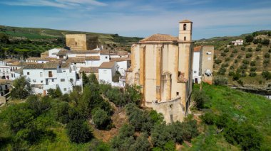 Setenil de las Bodegas, Endülüs 'ün hava manzarası. Güney İspanya.
