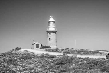 Vlamingh Baş Feneri 'nin manzaralı perspektifi karayolu sergilenen deniz fenerinden ve çevresindeki manzaralardan görüldü.