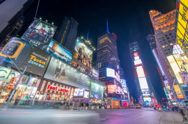 New York City - 24 Ekim 2015: Times Meydanı Gece Aydınlandı, New York 'un Kalbi Yakalandı.