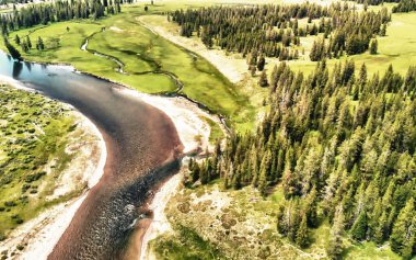 Ulusal Park 'taki Yellowstone Nehri' nin inanılmaz hava manzarası..
