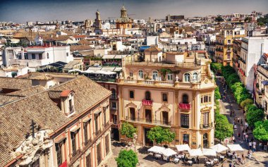 Sevilla, İspanya - 10 Nisan 2023: Sevilla ufuk çizgisi, Endülüs.