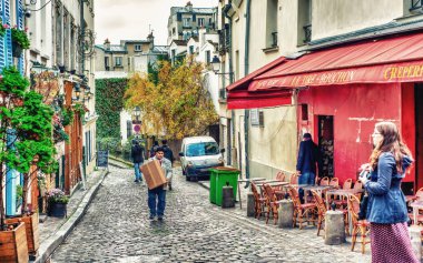 Paris - Aralık 2012: Montmartre sanatçılar için ünlü bir yer.