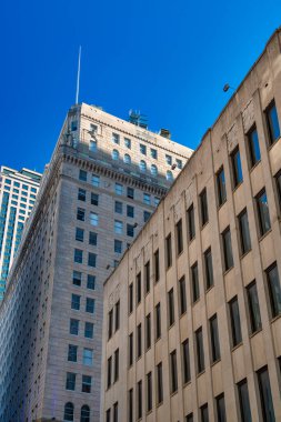 New Orleans binalarının sokak manzarası tarihi mimari ve şehir hayatını gözler önüne seriyor..