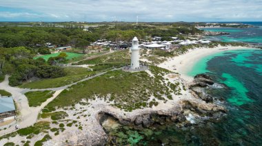 Rottnest Adası 'ndaki deniz feneri Avustralya kıyı şeridi ve doğal çevreyi vurgulayarak ele geçirildi.