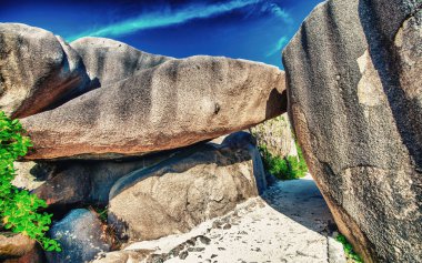 Seyşeller Takımadası 'ndaki La Digue Adası' nın muhteşem manzarası.