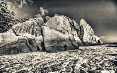 Seyşeller Takımadası 'ndaki La Digue Adası' nın muhteşem manzarası.