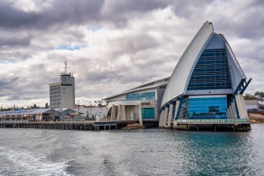 Perth Limanı Avustralya 'nın feribottan Rottnest Adası' na olan görüntüsü şehrin ufuk çizgisini gösteriyor.