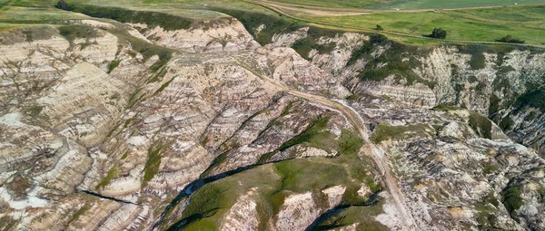 Alberta, Kanada 'daki At Hırsızı Kanyonu' nun havadan görünüşü.