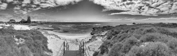 Avustralya 'nın Rottnest Adası' ndaki sahili güneşli yaz günlerinde çekildi..