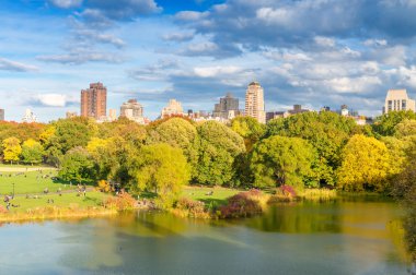 Central Park çarpıcı manzara yeşillik sezonu, New York C