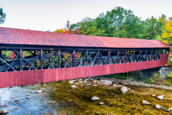 Covered bridge in Vermont — Stock Photo, Image