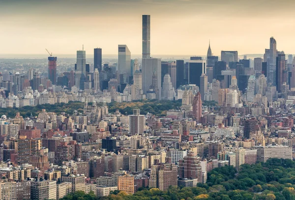 Central Park, Midtown en Lower Manhattan in de achtergrond. Luchtfoto — Stockfoto