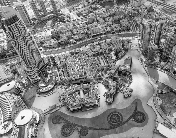 Vista de la ciudad de Dubai desde la cima de una torre — Foto de Stock