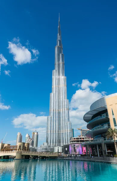 DUBAI, EAU - 22 NOVEMBRE 2015 : Burj Khalifa, le plus haut bâtiment — Photo