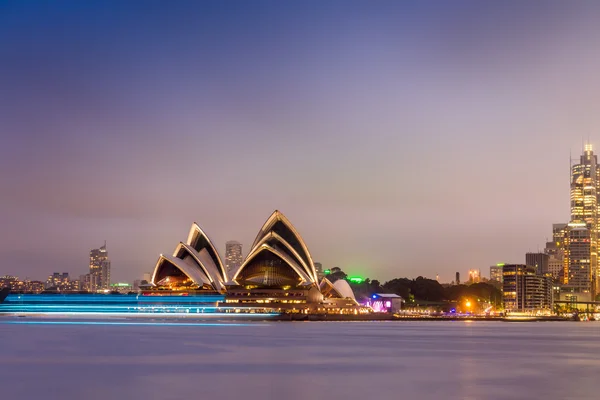 Sydney - 12 oktober 2015: The ikoniska Sydney Opera House är en mu — Stockfoto