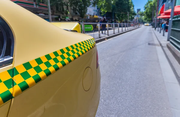 MELBOURNE AUSTRALIA - OCTOBER 10, 2015: Taxi in Melbourne downto — Stock Photo, Image