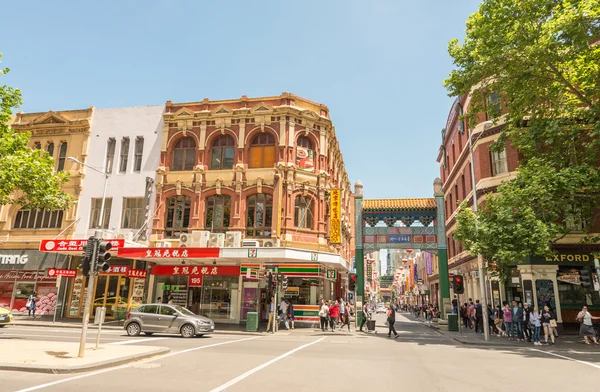 MELBOURNE - OUTUBRO 8, 2015: Os turistas gostam de ruas da cidade. Em 201 — Fotografia de Stock