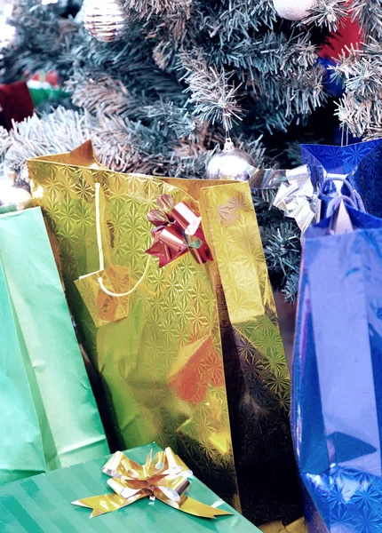 Famiglia felice a casa per le vacanze di Natale — Foto Stock