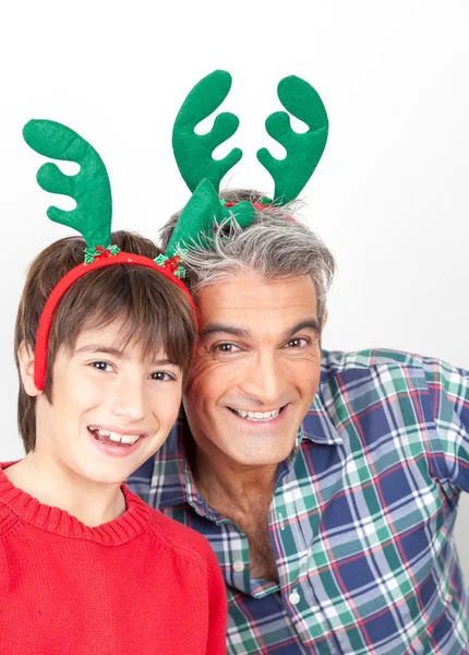 Vader en zoon op Chritmas — Stockfoto