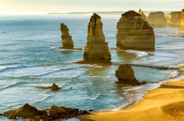 Oniki Havariler kayalıklarla Avustralya