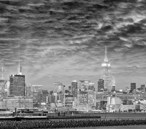 Midtown Manhattan at sunset from Jersey City — Stock Photo, Image