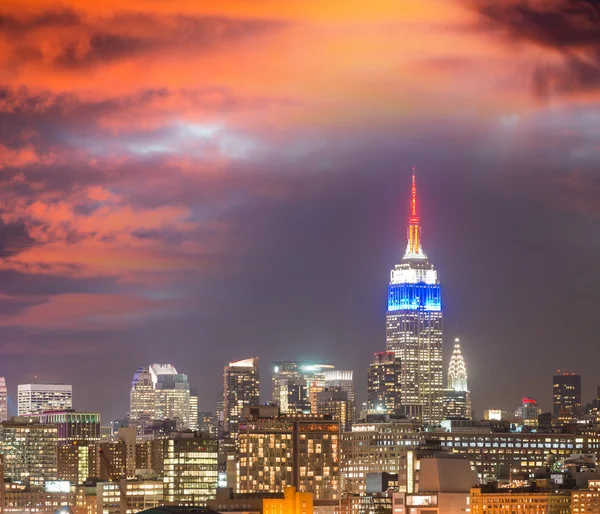 Stunning sunset over Midtown Manhattan. View from Jersey City — Stock Photo, Image