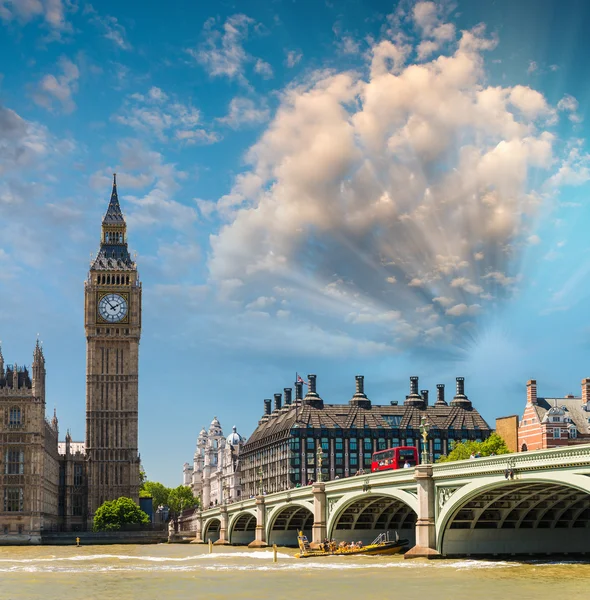 Puente de Westminster y Big Ben —  Fotos de Stock