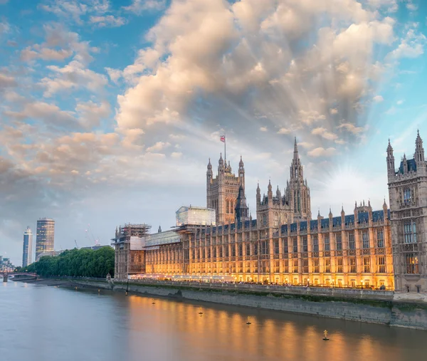 Palacio de Westminster al atardecer —  Fotos de Stock