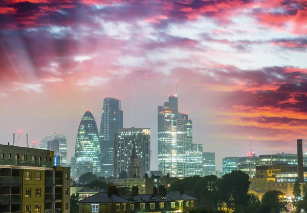 Londres horizonte de la ciudad moderna — Foto de Stock