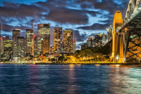 Vista panorámica del horizonte nocturno de Sydney — Foto de Stock