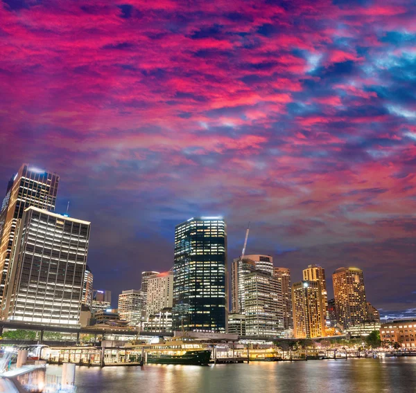 Sydney, Australia. Amazing skyline at dusk — Stock Photo, Image