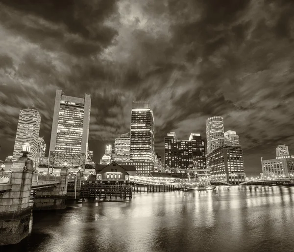 Boston, MA. Lindos skyline noite em uma noite de outono — Fotografia de Stock