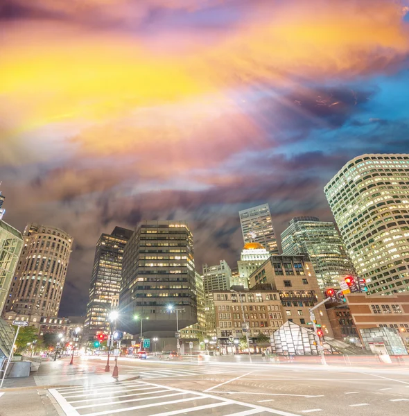 Boston, MA. Hermoso horizonte nocturno en una noche de otoño — Foto de Stock