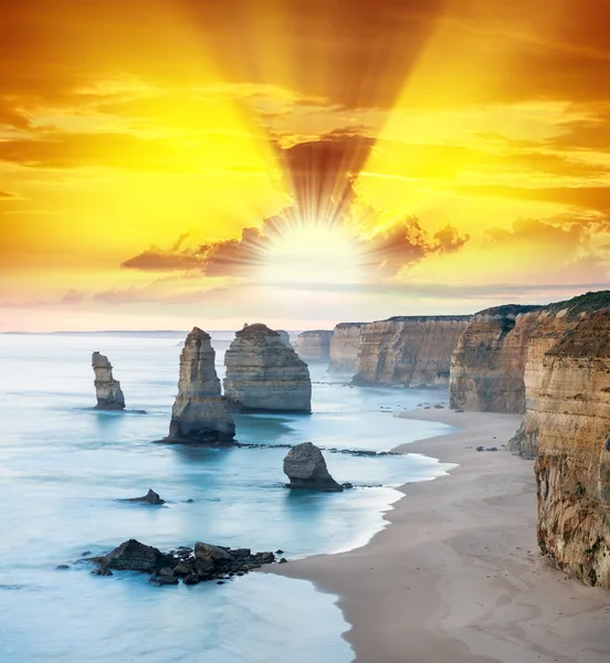 Twelve Apostles rocks in Australia at sunset along Great Ocean Road, Victoria - — Stock Photo, Image