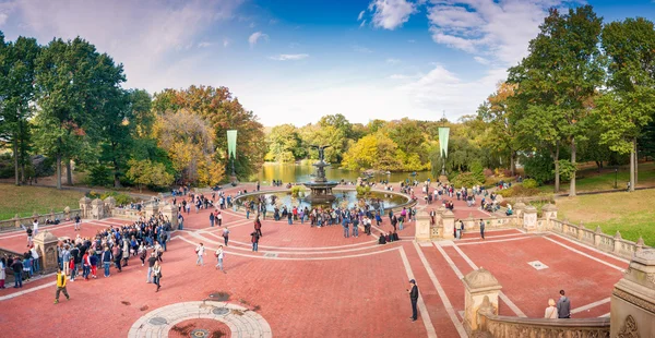 New York City - 25. Oktober 2015: Touristen genießen Show im Zentrum — Stockfoto