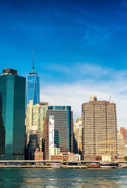 Rascacielos de Manhattan en un día soleado —  Fotos de Stock