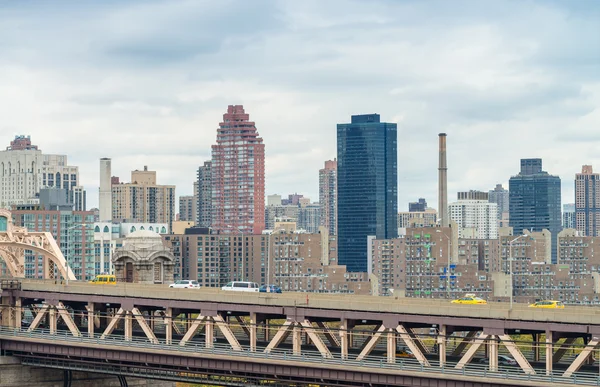 New York gebouwen over Queensboro Bridge — Stockfoto