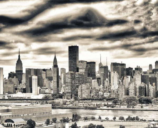 ニューヨーク市のスカイライン — ストック写真