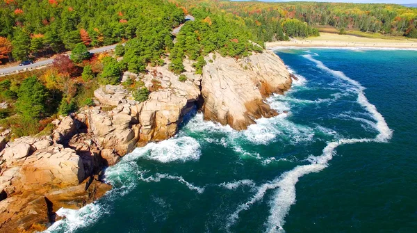Bellissimi colori autunnali di Acadia, Maine. Vista aerea da helicop — Foto Stock