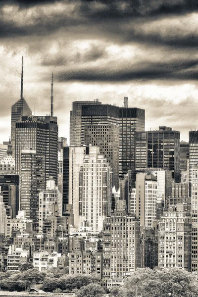 Manhattan skyscrapers on a sunny day — Stock Photo, Image