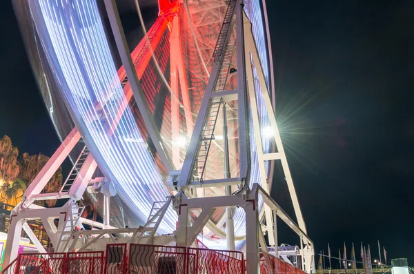 Rotazione ruota panoramica. Vista di notte — Foto Stock