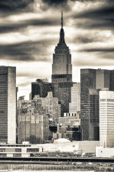 Manhattan Skyline. Hochhäuser in der Stadt im Herbst — Stockfoto
