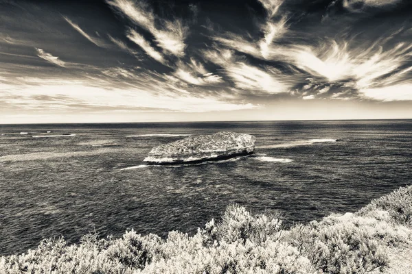 Rochers, végétation et océan de Victoria, Australie — Photo