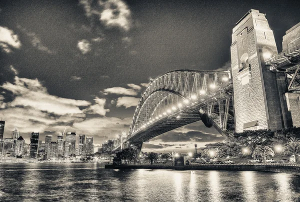 Magnificencia del puente del puerto al atardecer, Sydney — Foto de Stock